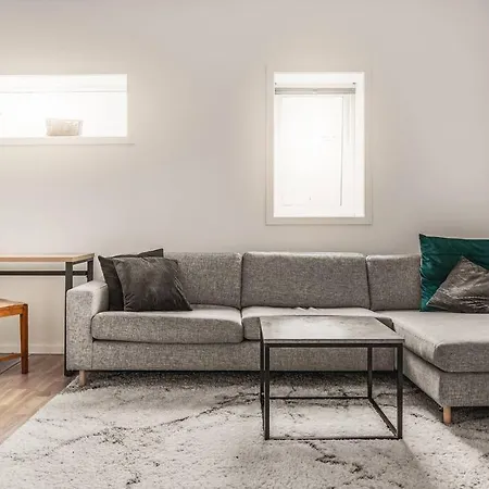 Cozy And Modern Centrally In Apartment Tromso